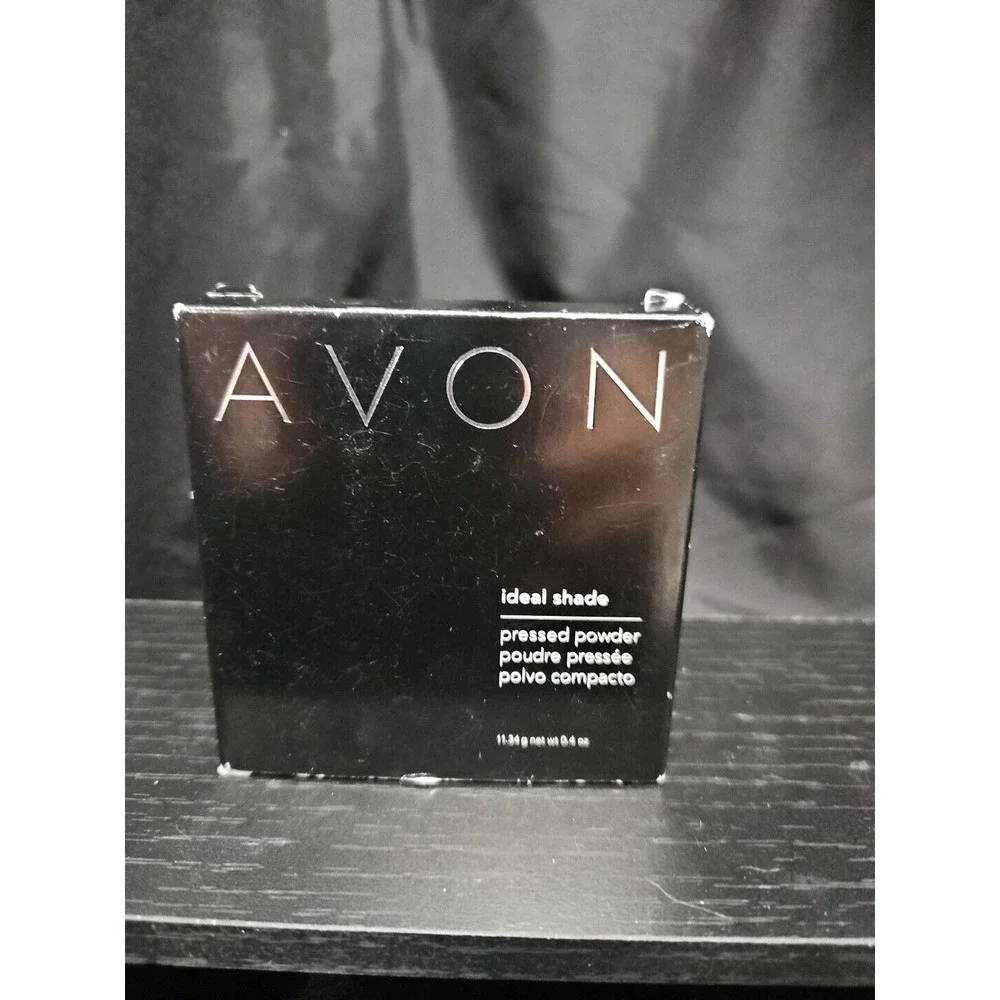 AVON Ideal shade Pressed face POWDER - Light‎ P05